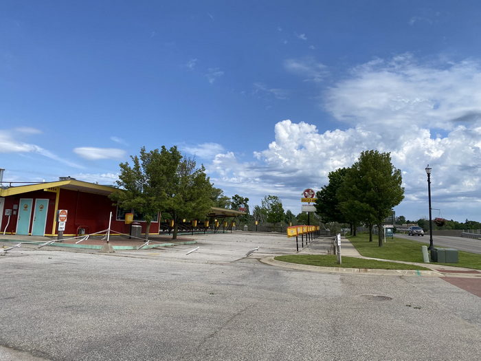Dog n Suds (DogNSuds, Dog-N-Suds) - Montague - 4454 Dowling St 1